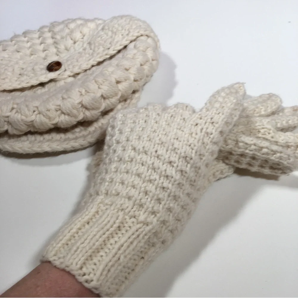 Vintage Cream Crochet Newsboy Cap and Matching Knit Gloves - Picture 2 of 15